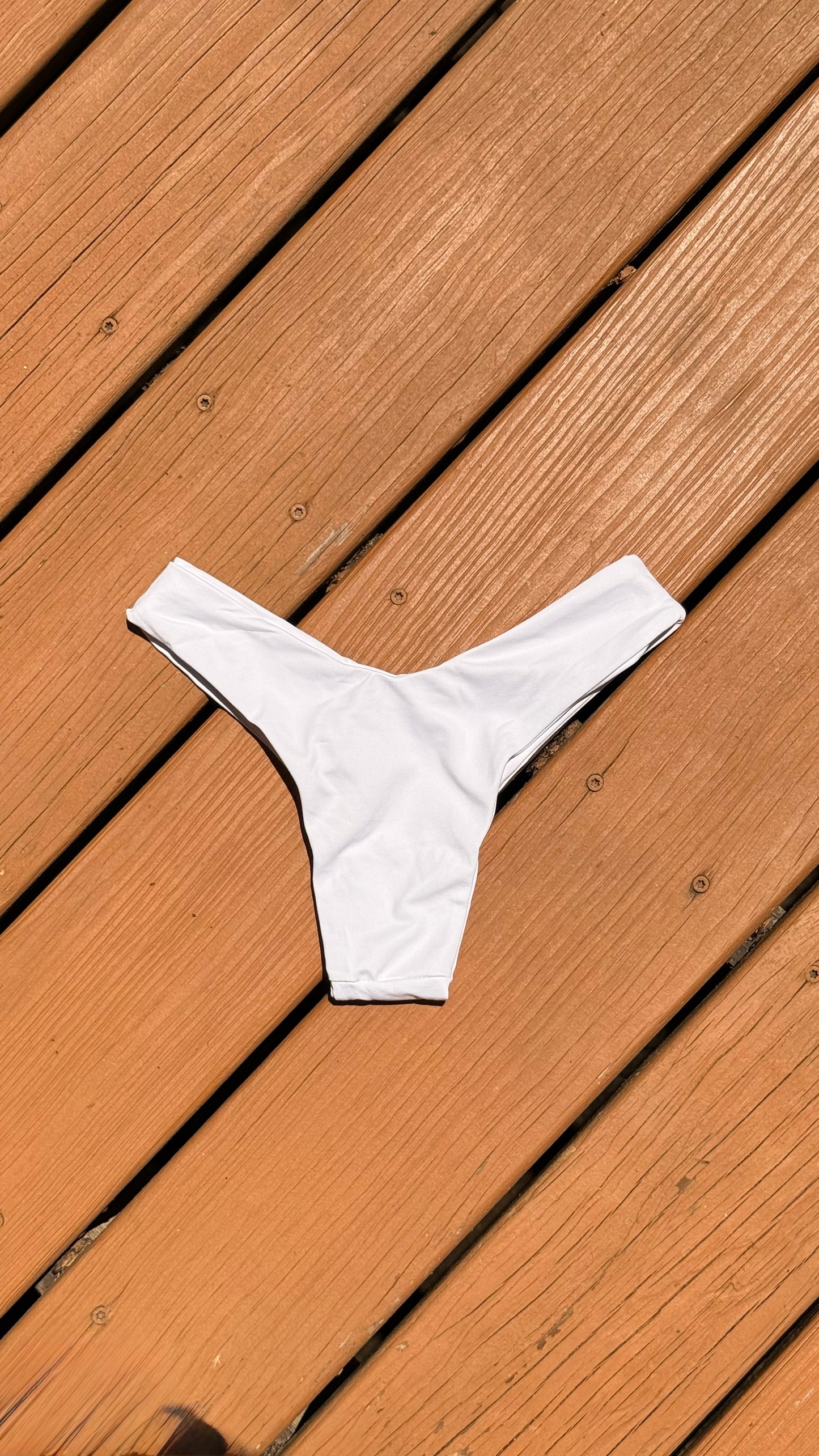 Conjunto Top reto + calcinha asa delta branca
