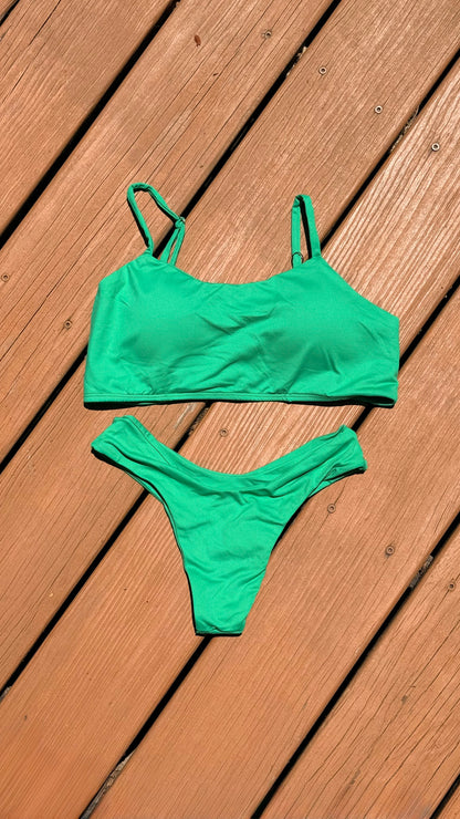 Conjunto Top reto + calcinha asa delta verde
