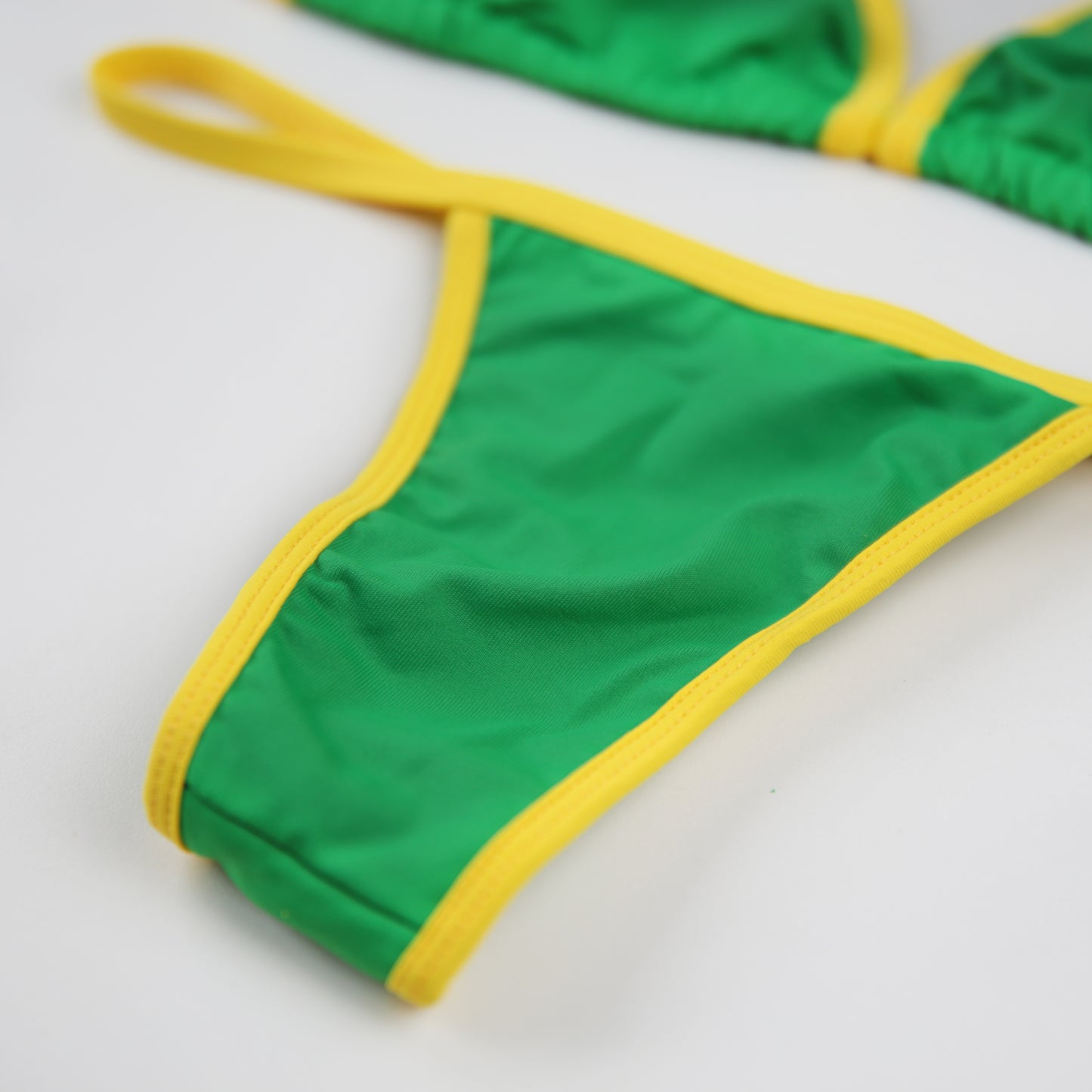 Conjunto Brasil Verde Amarelo - Top Cortininha sem Bojo e Calcinha Fio Dental